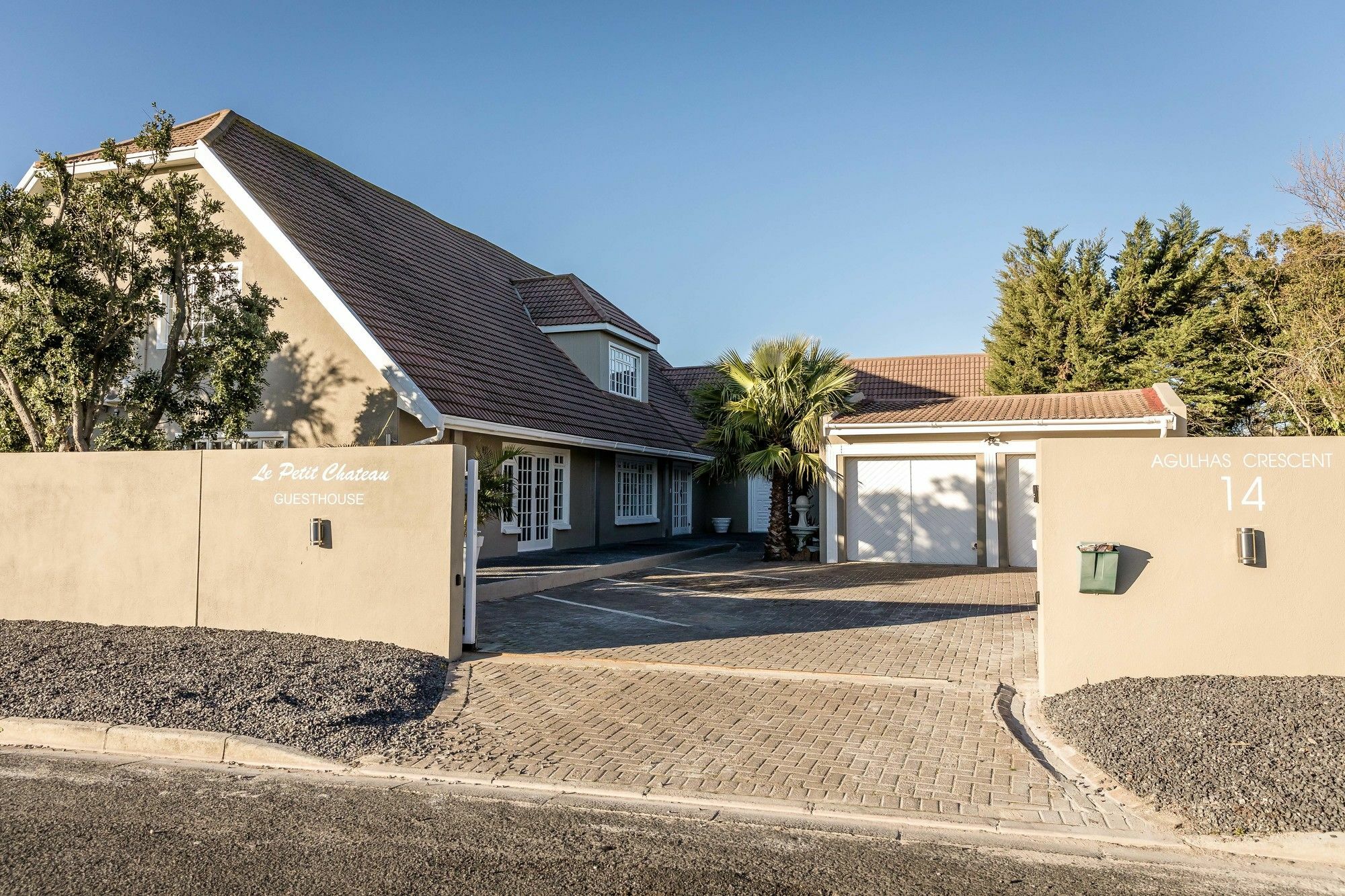 Le Petit Chateau Guest House Durbanville Exterior photo