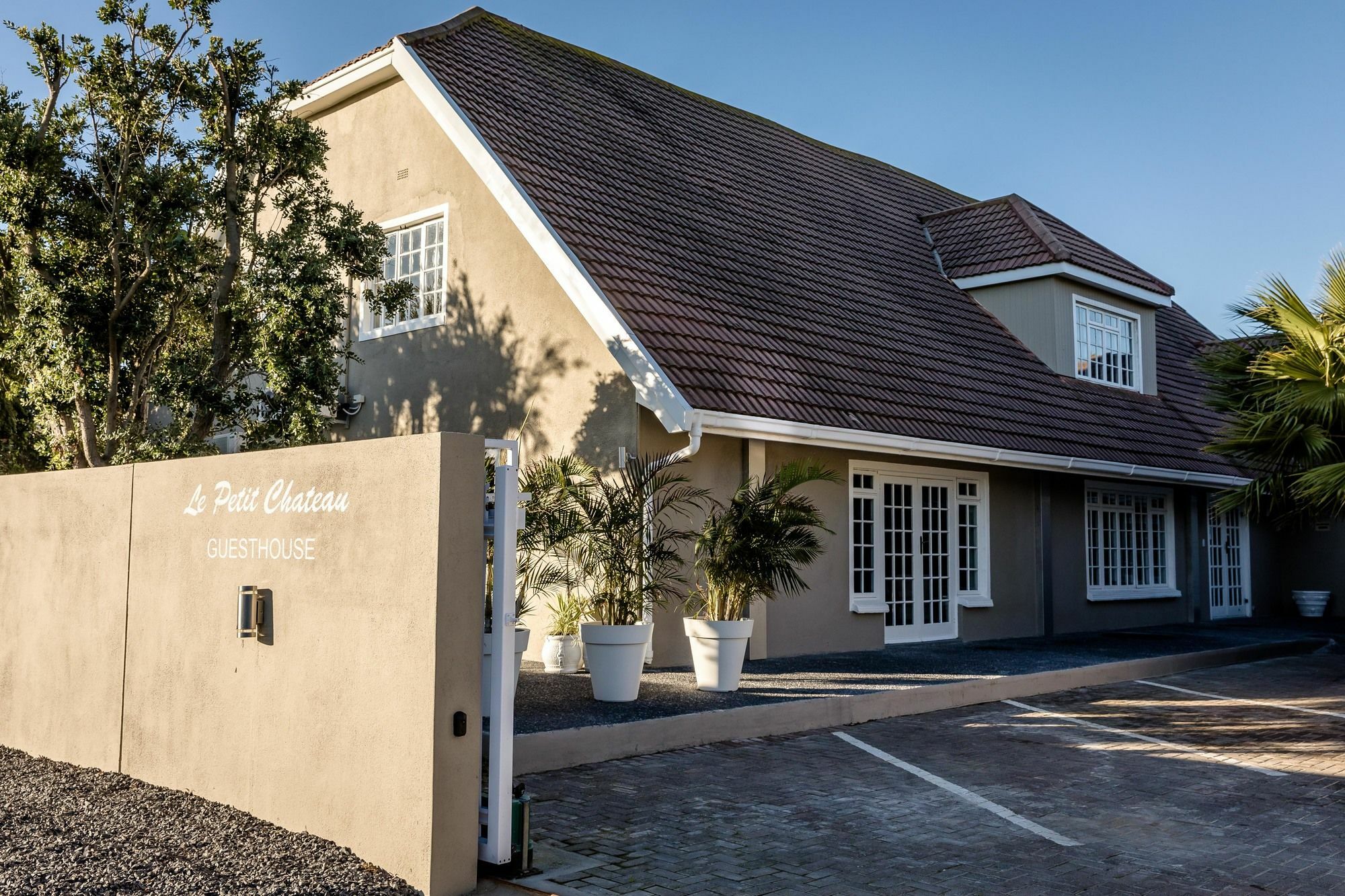 Le Petit Chateau Guest House Durbanville Exterior photo